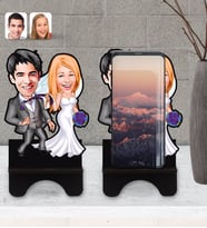 BK Gift Kişiye Özel Evleniyoruz Karikatürlü Ahşap Biblo Telefon Standı-6