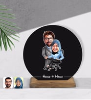 BK Gift Kişiye Özel Sevgililer Karikatürlü Yuvarlak Ahşap Biblo-59