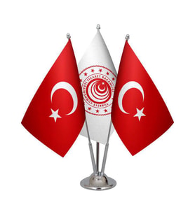 Masa Üstü Ticaret Bakanlığı Bayrağı Türk Bayrağı Üçlü Krom Direk Masa Bayrak Seti