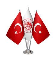 Masa Üstü Ticaret Bakanlığı Bayrağı Türk Bayrağı Üçlü Krom Direk Masa Bayrak Seti