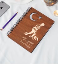 Kişiye Özel Mustafa Kemal Atatürk Desenli Ahşap Kapaklı Defter - Ajanda - İsme Özel - A5 60 Yaprak (120 SAYFA) Hediyelik (Gümüş)