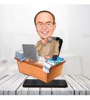 kişiye özel karikatür biblo masa başı adam