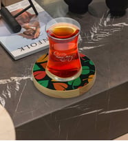 BK Gift Kişiye Özel Yapraklar Tasarımlı Doğal Ahşap Tabaklı Heybeli Çay Bardağı Model 7