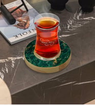 BK Gift Kişiye Özel Mermer Tasarımlı Doğal Ahşap Tabaklı Heybeli Çay Bardağı Model 10
