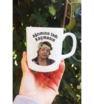 Ağzımızın Tadı Kaçmasın Hayriye Yaprak Dökümü Baskılı Porselen Kupa Bardak (Beyaz)