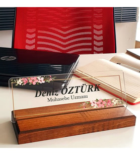 Kişiye Özel Modern Tasarım Çiçek Desenli Masa İsimliği