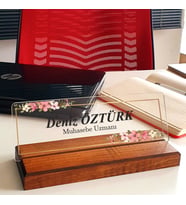 Kişiye Özel Modern Tasarım Çiçek Desenli Masa İsimliği