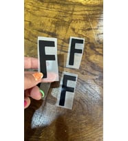 4 ADET ÜTÜ İLE YAPIŞAN F HARFİ TRANSFER BASKI ARMA 6X3 CM