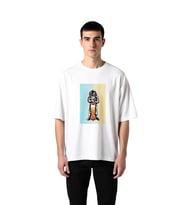 Erkek Oversize Tişört Astronot Kaykay Baskısı Bold Line Art Dinamik Uzay Teması Günlük Rahat Modern