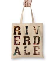 Riverdale Letter Portraits Bez Çanta Uzun Saplı