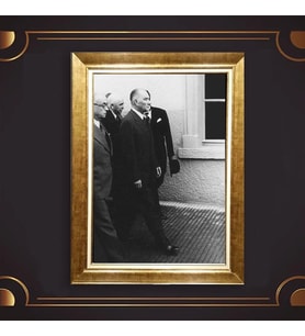 Özel Seri Paspartulu Çerçeveli Atatürk Tablo l460 (Gold)