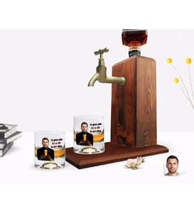 BK Gift Kişiye Özel Renkli Baskılı Godfather Baba Karikatürlü İkili Viski Bardağı ve Ahşap Viski Standı Hediye Seti-7 (Model 1)
