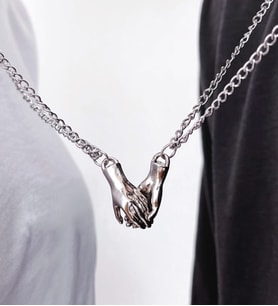 Mıknatıslı El Ele Tutuşan Çift Sevgili Kolyesi  bbk23 (Metal)