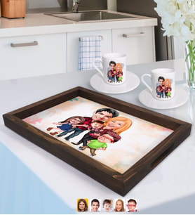 BK Gift Kişiye Özel Aile Karikatürlü Doğal Ahşap Tepsi ve 2’li Kahve Fincan Seti-5