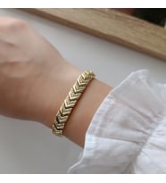 Lente Aksesuar V Formlu Işıltılı Zirkon Taşlı 14K Altın Kaplama Lüks Bileklik - Özel Seri Tasarım Kadın Bileklik
