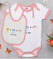 BK Kids Kişiye Özel Annem Babam Ben Tasarımlı Pembe Bebek Body Zıbın ve Mama Önlüğü Hediye Seti