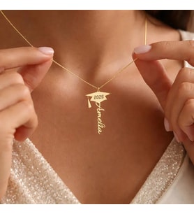 Kişiye Özel Mezuniyet Şapkası Model Dikey İsim Yıl Kolye 925K Gümüş (Gold)