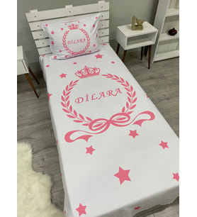 isimli yatak örtüsü ve yastık kılıfı