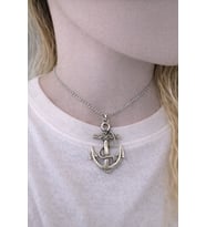 Deniz Temalı Metal Figürlü 60 cm Zincirli Kolye – Halat Detaylı Form