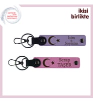 Ay Yıldızın Gücünü Taşıyan Deri Anahtarlık – Kişiye Özel Ay Yıldızlı Hediye Takımı, Mor-Pembe
