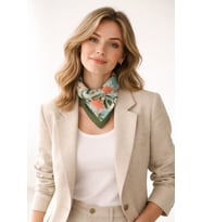Floral Desenli Kare Saten Fular – Soft Spring Bandana