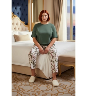 Kadın Çiçek Desenli Kapri Pijama Takımı Fonksiyonel Dayanıklı Kaliteli Konforlu Estetik Şık