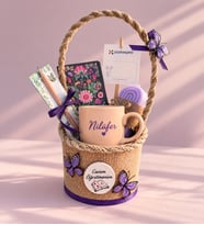 Ng Gifts Premium Canım Öğretmenim Kelebek Süslemeli Silindir Sepette Kişiye Özel İsimli Kupa, Defter ve Mum Hediye Seti