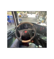 DİKİŞLİ DİREKSİYON KILIFI DAMARLI SİYAH/HARDAL DERİ SİYAH DİKİŞLİ MERCEDES TIR KAMYON HIZLI KARGO