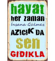 Hayat Her Zaman Insana Gülmez Azıcıkta Sen Gıdıkla Yazılı Retro Ahşap Poster