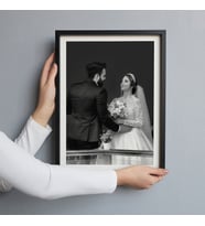 30x40 Paspartulu Siyah Çerçeve - Fotoğrafınıza Özel Duvar Yapışkanlı (Çok Renkli)