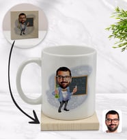 BK Gift Kişiye Özel Erkek Kimya Öğretmeni Karikatürlü Beyaz Kupa Bardak ve Ahşap Bardak Altlığı Hediye Seti - Model 1