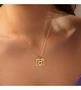 Kişiye Özel 925 Ayar Gümüş Minimal Kamera Figürlü Kolye (Gold)