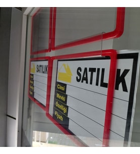 ETİKETLİK FİYATLIK - PORTATİF EMLAK VİTRİN ÇERÇEVE - SİLİKON BANT ASKILI 36 ADET
