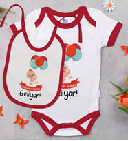 BK Kids Mekanın Sahibi Geliyor Tasarımlı Kırmızı Bebek Body Zıbın ve Mama Önlüğü Hediye Seti-1