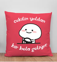 BK Gift Bir Bela Geliyor Tasarımlı Kırmızı Kırlent Yastık, Arkadaşa Hediye, Ev Dekorasyonu, Ev Hediyesi-1
