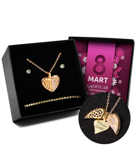 8 Mart Dünya Kadınlar Gününe Özel Tasarımlı Kişiye Özel Zirkon Taşlı Gold Renk Açılır Kanatlı Kalp Melek Kolye & İkili Gold Küpe & Gold Bileklik