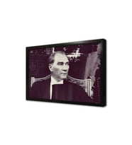 Atatürk Otururken Çerçeveli Cam Tablo