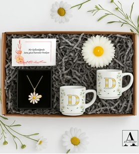BK Gift Kişiye Özel Çiçek Temalı Hediye Seti-1  Kolye, Mum, 2 Adet Türk Kahvesi Fincanı, Not Kartı ve Özel Kutulu Sevgiliye Hediye, Arkadaşa Hediye