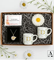 BK Gift Kişiye Özel Çiçek Temalı Hediye Seti-1  Kolye, Mum, 2 Adet Türk Kahvesi Fincanı, Not Kartı ve Özel Kutulu Sevgiliye Hediye, Arkadaşa Hediye