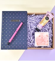 Kişiye Özel Kalp Desenli Defter& Pembe Roller Kalem& Eyüp Sabri Tuncer El Kremi& Orkide Çiçeği Model Pempe Renkli Mum Hediye Seti
