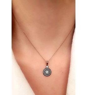 Elmas isciliginde zirkon taşlı gümüş rose kolye