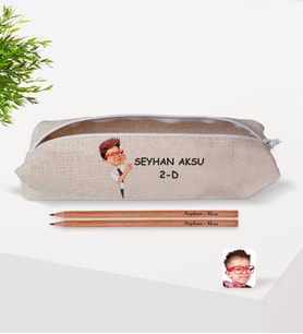 Çocuklara Özel İsimli Sınıflı Erkek Öğrenci Karikatürlü Keten Okul Kalemliği ve Ahşap Kurşun Kalem Hediye Seti-3