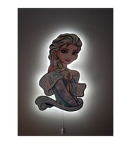 Çocuk Odası Dekoratif Ahşap Karlar Kraliçesi Elsa Gece Lambası 21x35 (Krem)