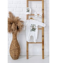 Pia Baby Premium %100 Pamuk İsimli Erkek Bebek Tulumu Şapka ve Eldiven Yenidoğan Hediye Seti 5000-09 (Ekru)