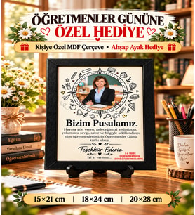 Öğretmenler Günü Hediyesi Fotoğraflı Kişiye Özel MDF Çerçeve – Bizim Pusulamız Tasarımı, Ahşap Ayak Hediyeli