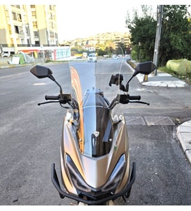 MOTOCAM Küba Newlight 125 Pro Ön Cam 2023-2026 Model 68cm Şeffaf Renkli 4mm ORTA BOYLU