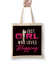 Girl Who Loves Blogging Blogger Author Writer Travel Vlogger Bez Çanta Uzun Saplı