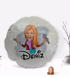 BK Gift Kişiye Özel İsimli Şarkı Söyleyen Kız Karikatürlü Yuvarlak Dekoratif Kırlent Yastık-1