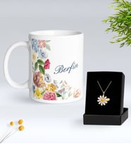 BK Gift Kişiye Özel İsimli Çiçek Tasarımlı Beyaz Kupa ve Papatya Kolye Hediye Seti - 8, Sevgiliye Hediye, Anneye Hediye, Arkadaşa Hediye