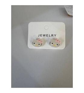 Hello Kitty’li Çocuk Küpesi – Sevimli, Renkli ve Hipoalerjenik Tasarım